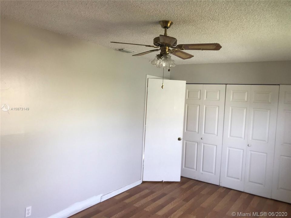 Recently Sold: $99,000 (2 beds, 1 baths, 953 Square Feet)