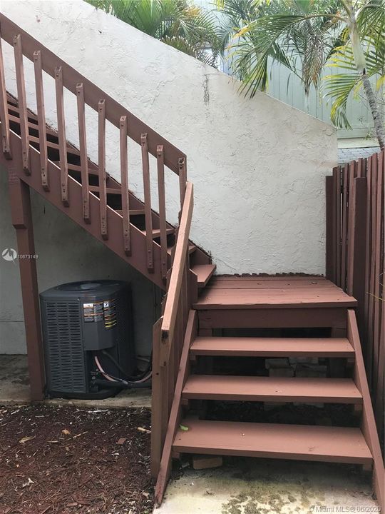 Recently Sold: $99,000 (2 beds, 1 baths, 953 Square Feet)
