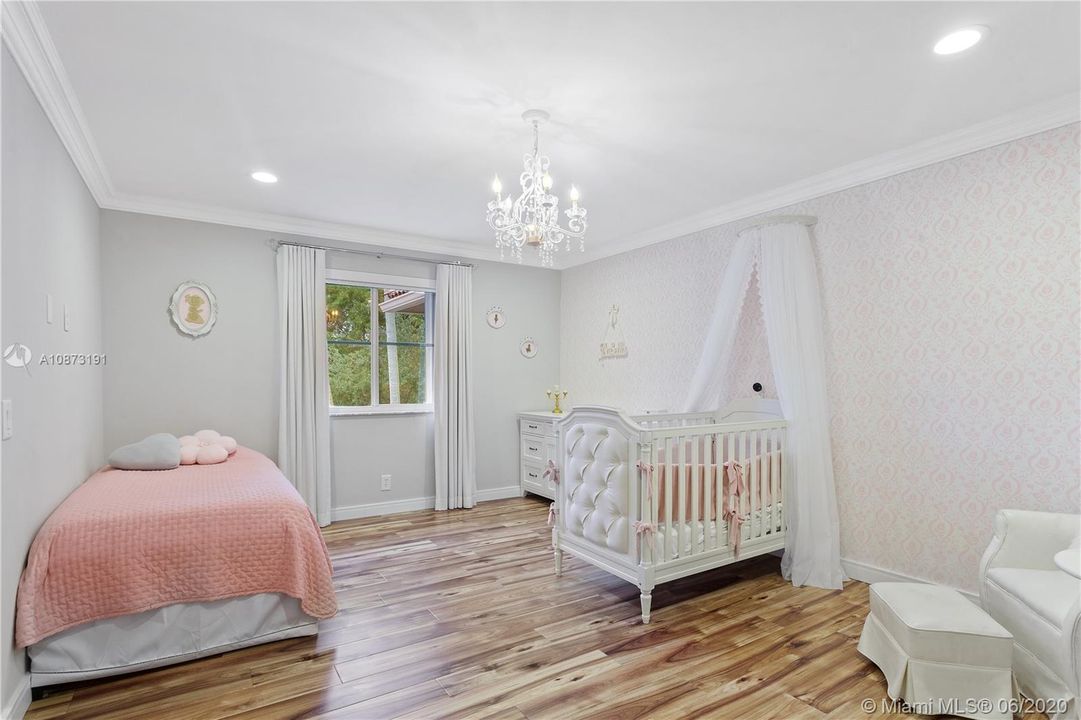 Recently Rented: $6,900 (6 beds, 5 baths, 4128 Square Feet)