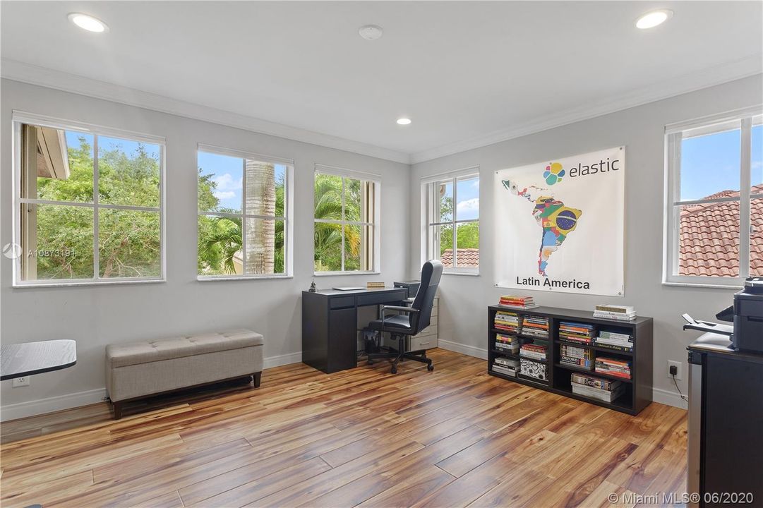 Recently Rented: $6,900 (6 beds, 5 baths, 4128 Square Feet)