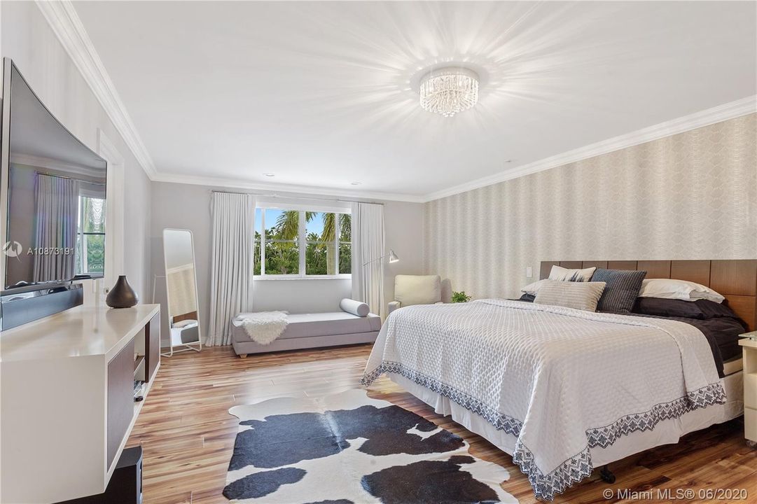 Recently Rented: $6,900 (6 beds, 5 baths, 4128 Square Feet)