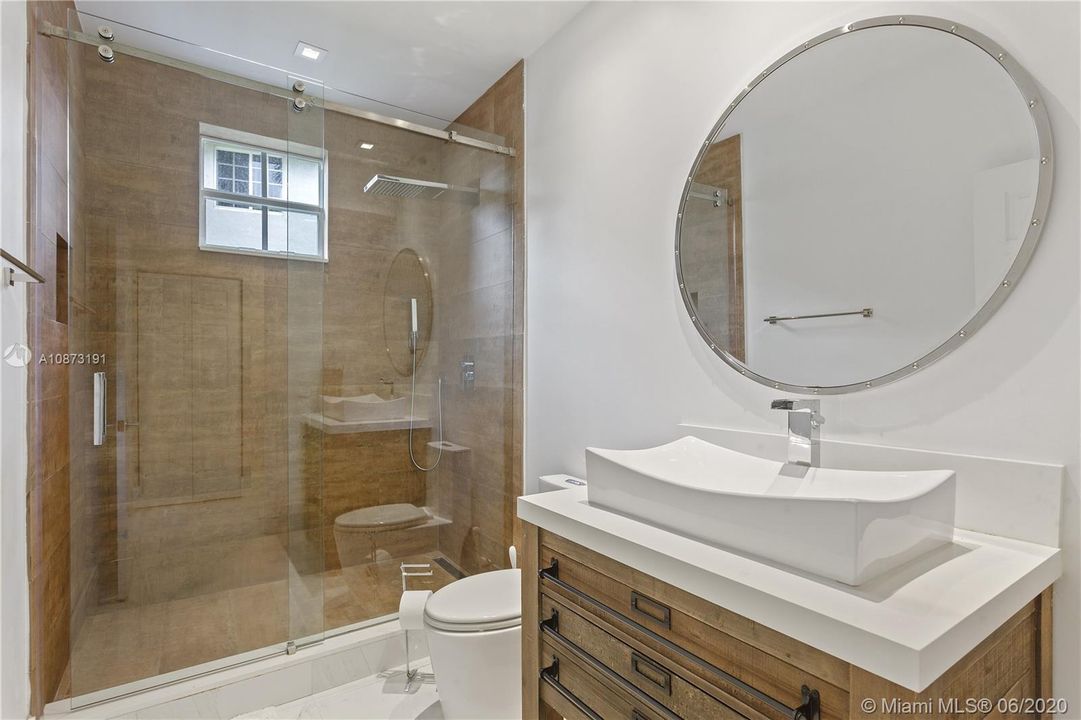 Recently Rented: $6,900 (6 beds, 5 baths, 4128 Square Feet)