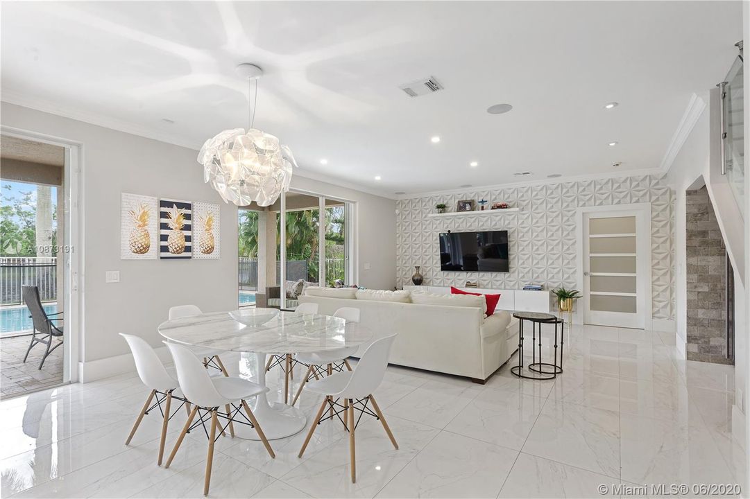 Recently Rented: $6,900 (6 beds, 5 baths, 4128 Square Feet)