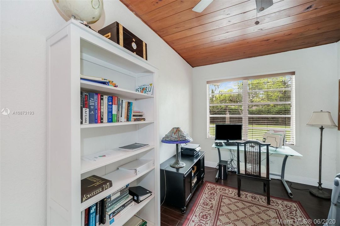 Recently Sold: $549,000 (4 beds, 3 baths, 1919 Square Feet)