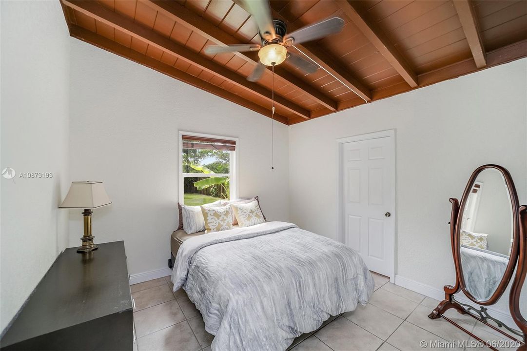 Recently Sold: $549,000 (4 beds, 3 baths, 1919 Square Feet)