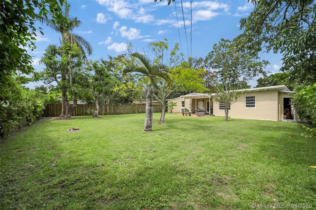Recently Sold: $549,000 (4 beds, 3 baths, 1919 Square Feet)