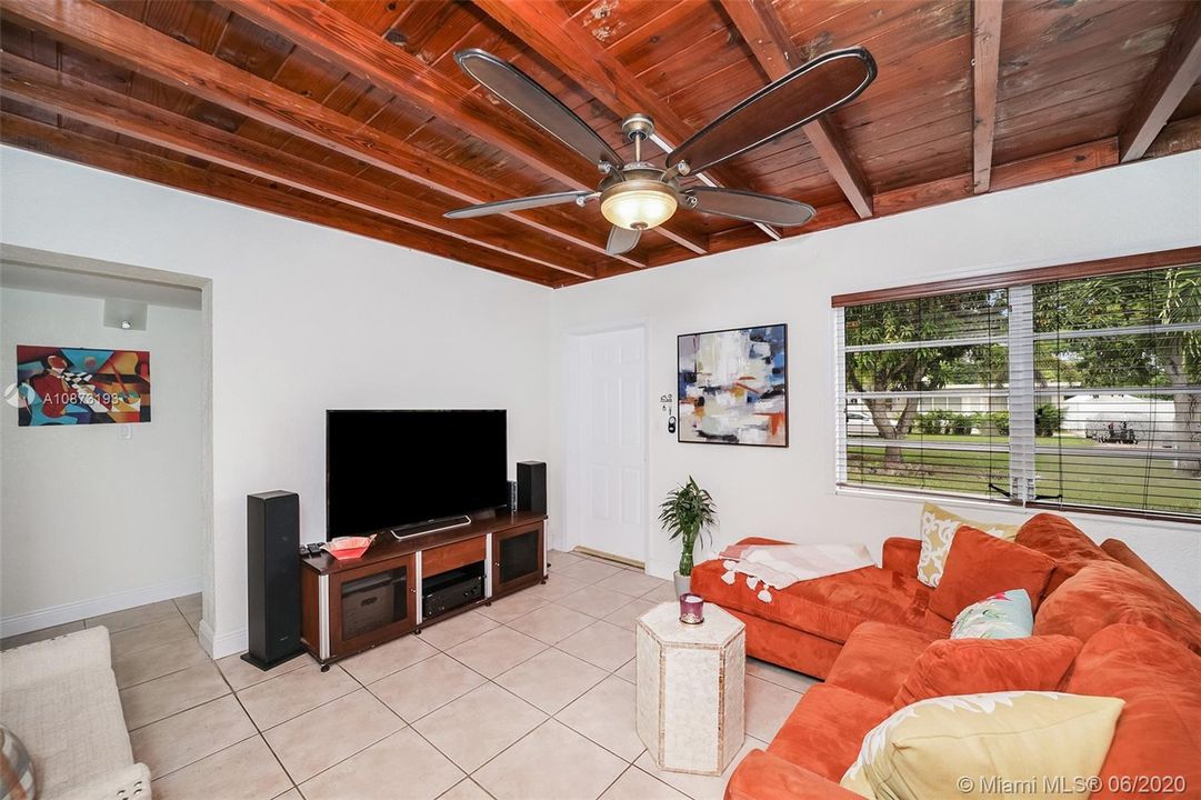 Recently Sold: $549,000 (4 beds, 3 baths, 1919 Square Feet)