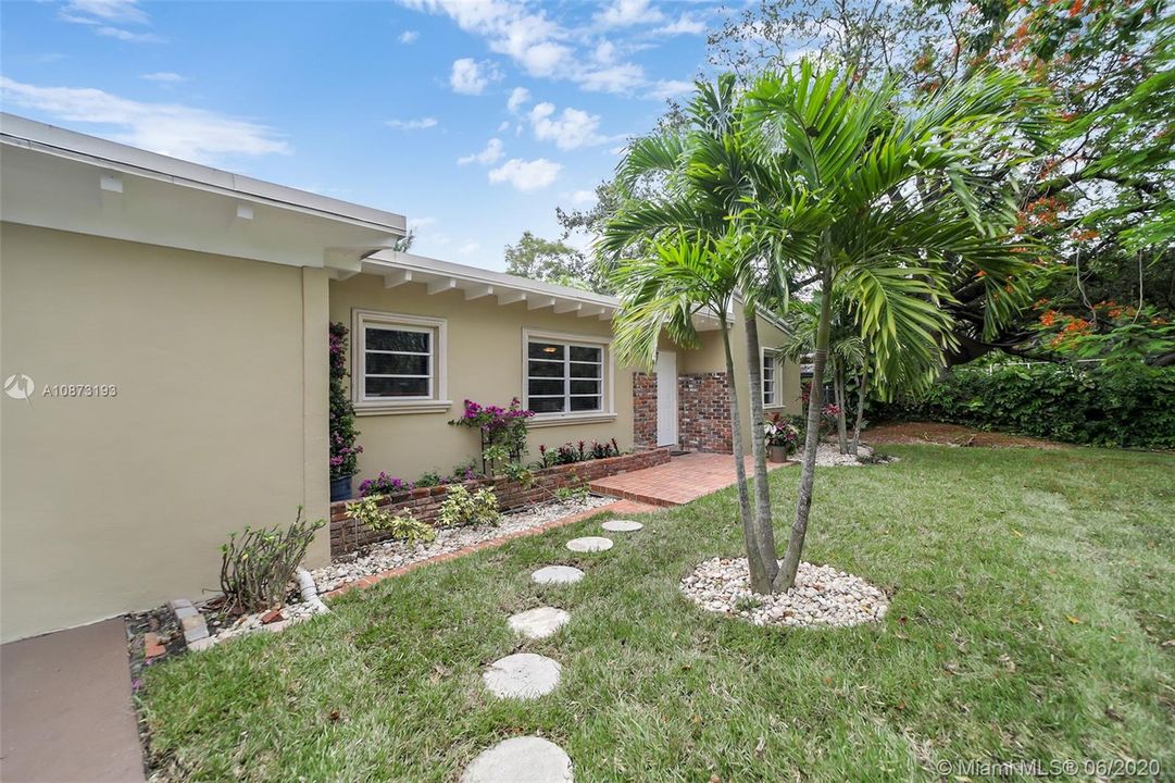 Recently Sold: $549,000 (4 beds, 3 baths, 1919 Square Feet)