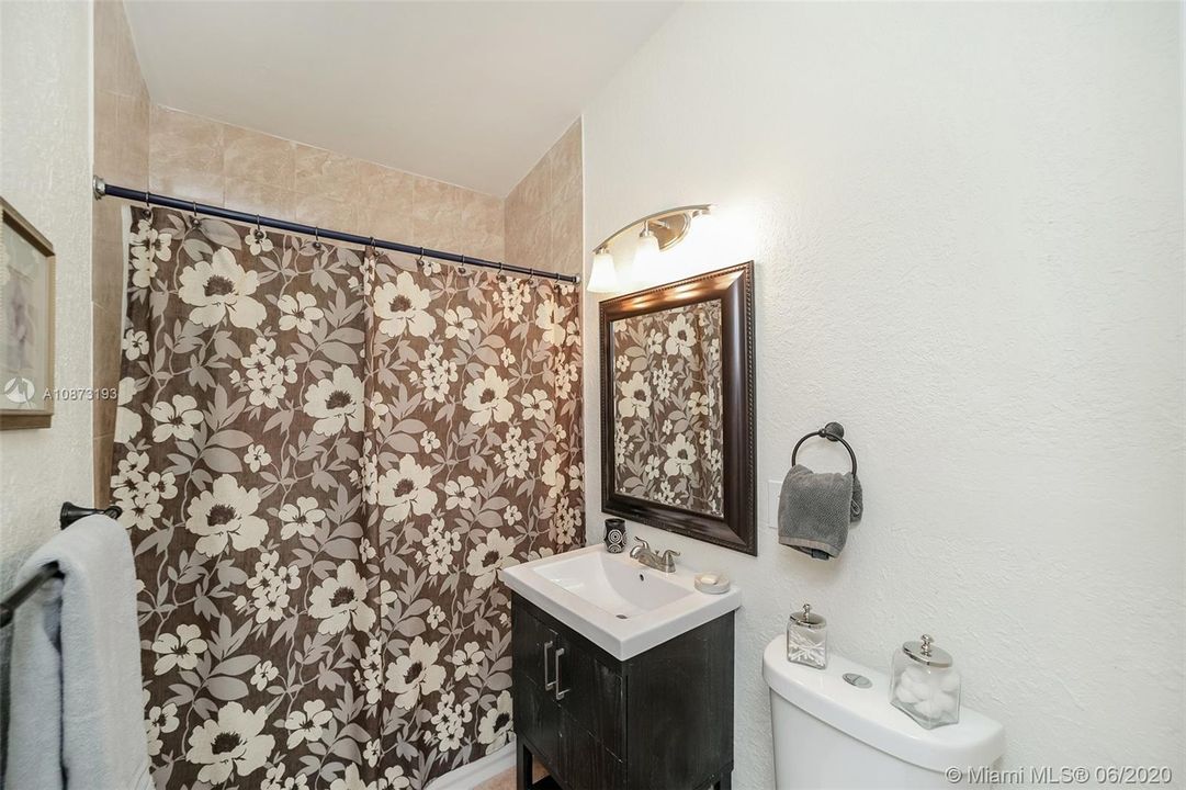 Recently Sold: $549,000 (4 beds, 3 baths, 1919 Square Feet)