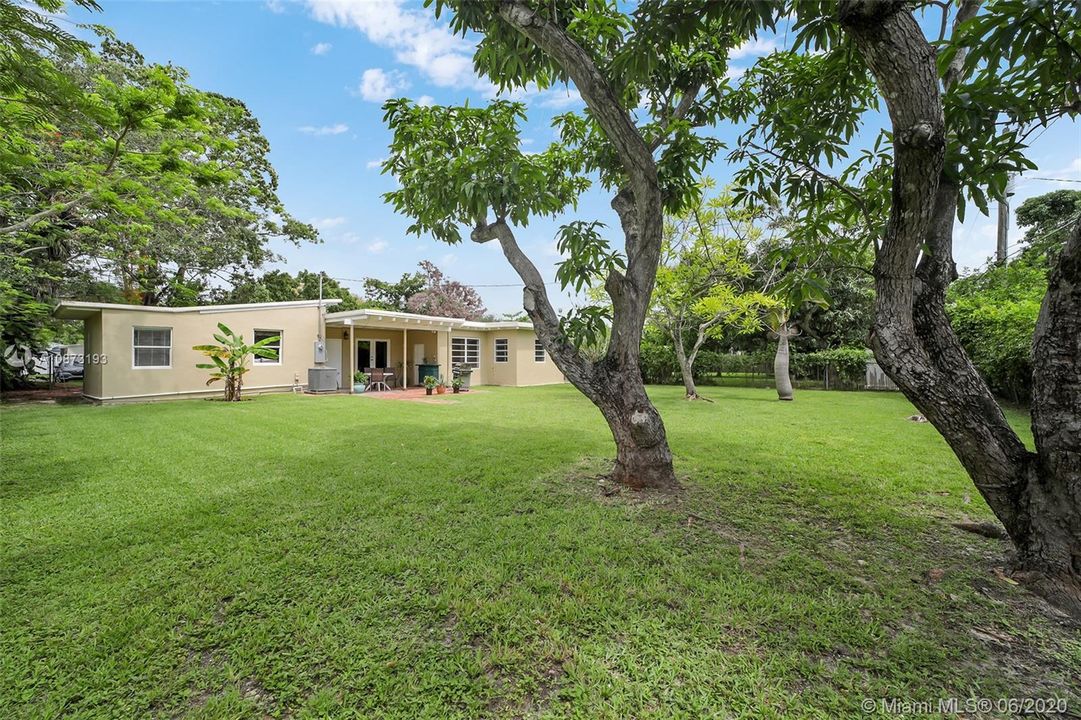 Recently Sold: $549,000 (4 beds, 3 baths, 1919 Square Feet)