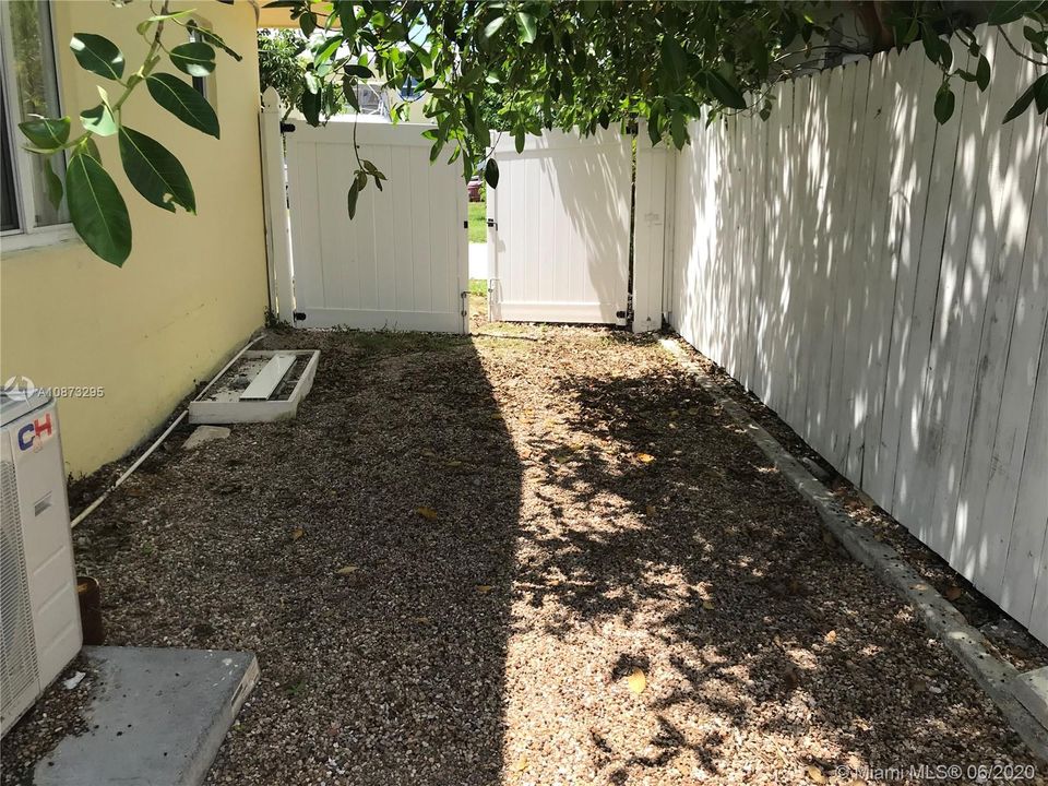 最近租的: $2,500 (2 贝兹, 2 浴室, 924 平方英尺)