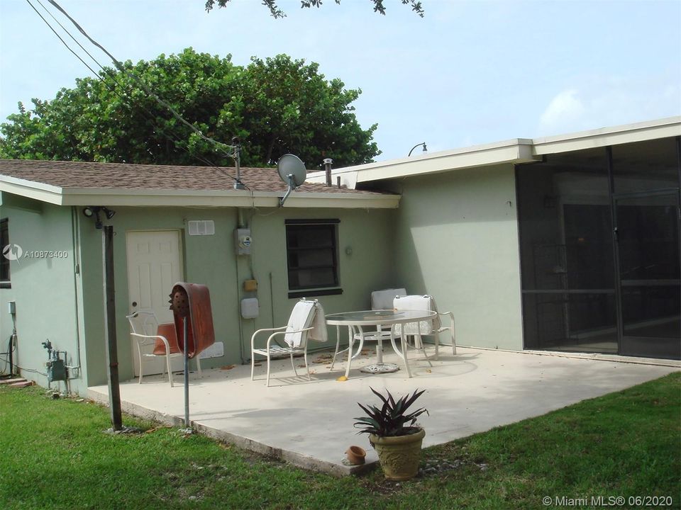 Recently Sold: $399,500 (3 beds, 2 baths, 2647 Square Feet)