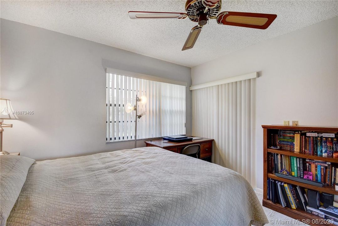 Recently Sold: $195,000 (3 beds, 2 baths, 1347 Square Feet)