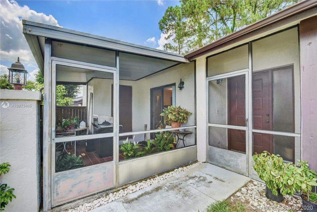 Recently Sold: $195,000 (3 beds, 2 baths, 1347 Square Feet)