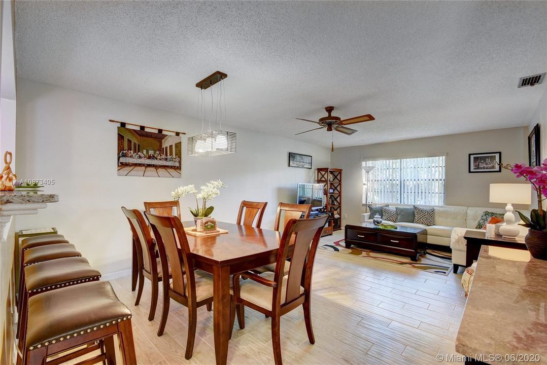 Recently Sold: $195,000 (3 beds, 2 baths, 1347 Square Feet)