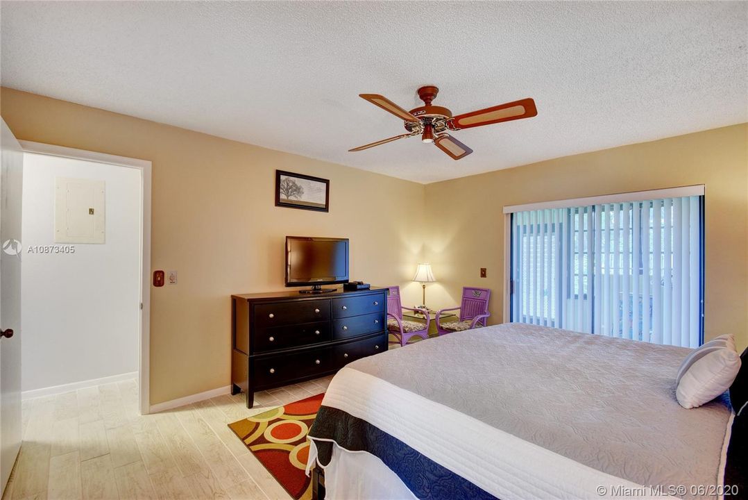 Recently Sold: $195,000 (3 beds, 2 baths, 1347 Square Feet)