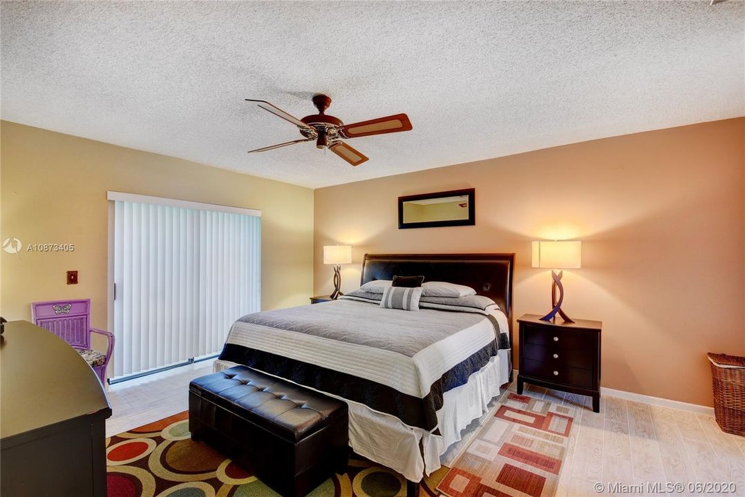 Recently Sold: $195,000 (3 beds, 2 baths, 1347 Square Feet)