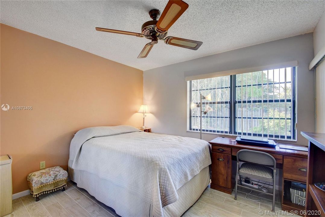 Recently Sold: $195,000 (3 beds, 2 baths, 1347 Square Feet)