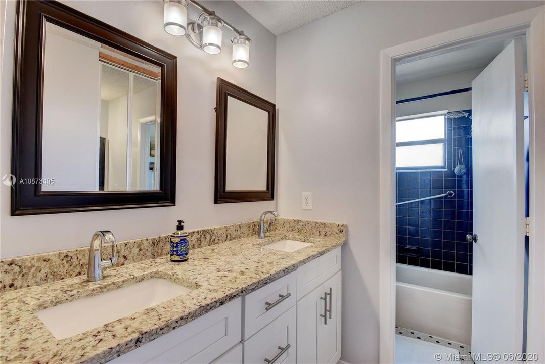 Recently Sold: $195,000 (3 beds, 2 baths, 1347 Square Feet)