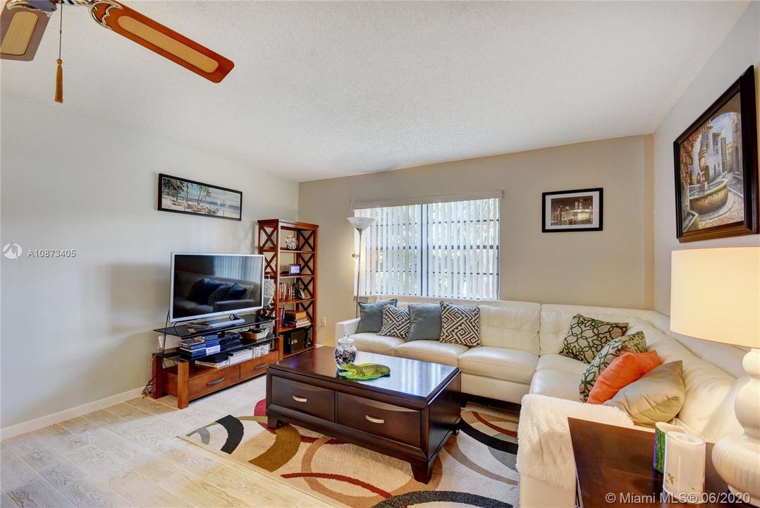 Recently Sold: $195,000 (3 beds, 2 baths, 1347 Square Feet)