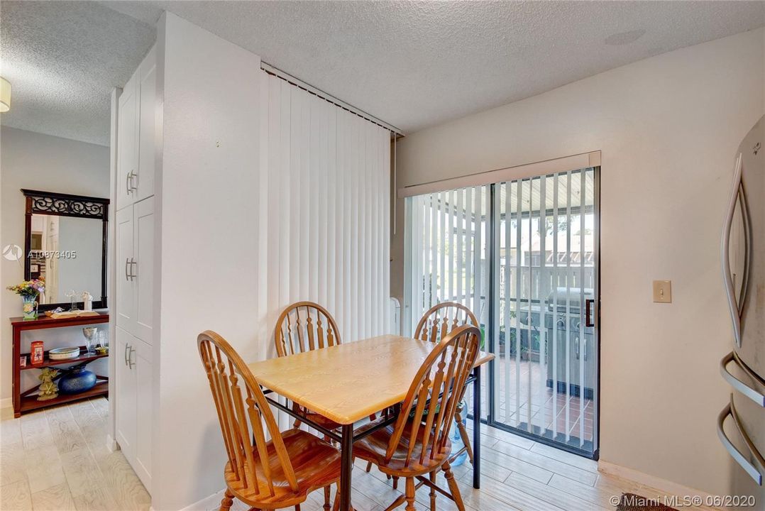 Recently Sold: $195,000 (3 beds, 2 baths, 1347 Square Feet)