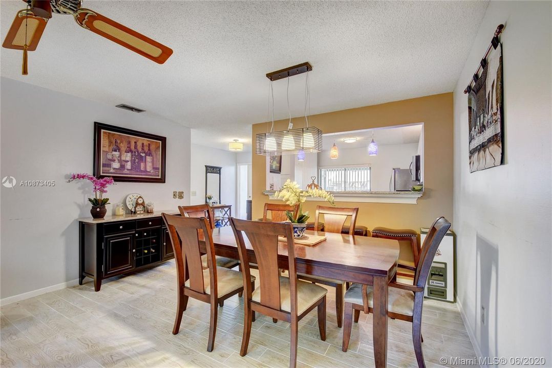 Recently Sold: $195,000 (3 beds, 2 baths, 1347 Square Feet)