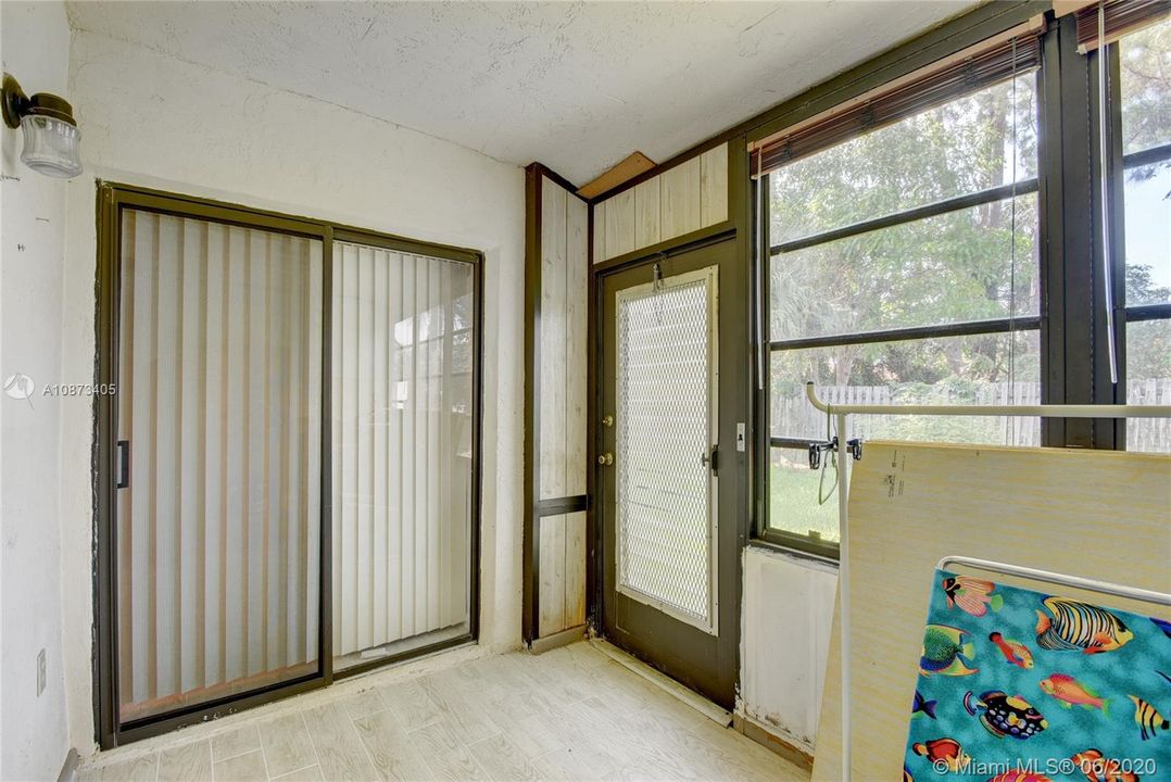 Recently Sold: $195,000 (3 beds, 2 baths, 1347 Square Feet)