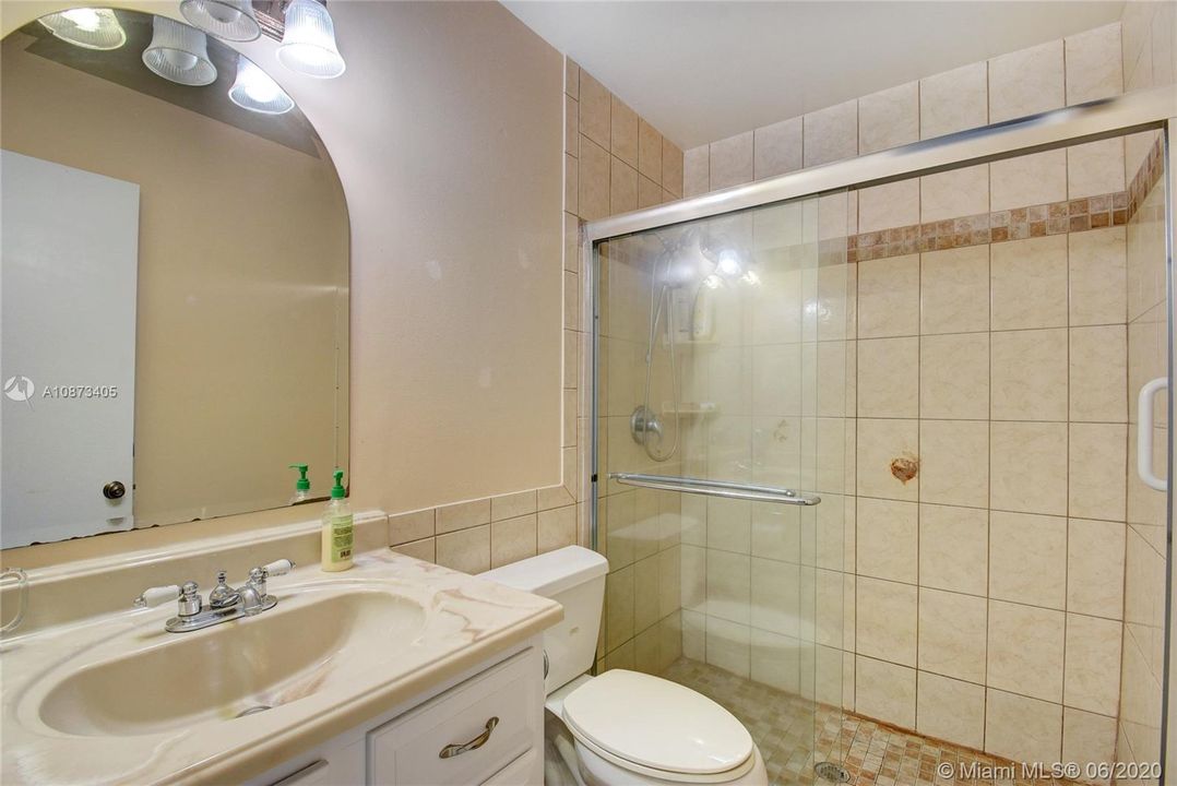 Recently Sold: $195,000 (3 beds, 2 baths, 1347 Square Feet)