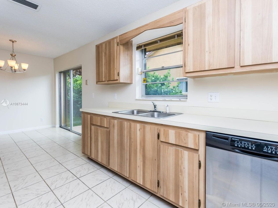 Vendido Recientemente: $260,000 (3 camas, 2 baños, 1144 Pies cuadrados)