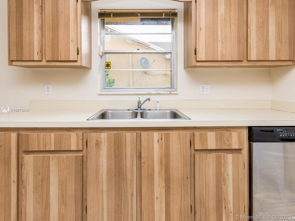 Vendido Recientemente: $260,000 (3 camas, 2 baños, 1144 Pies cuadrados)