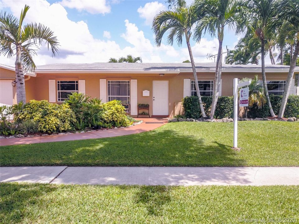 Recently Sold: $440,000 (4 beds, 3 baths, 2171 Square Feet)