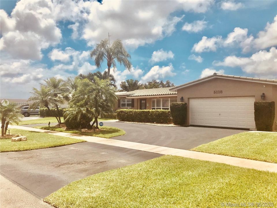 Recently Rented: $3,000 (3 beds, 2 baths, 1777 Square Feet)