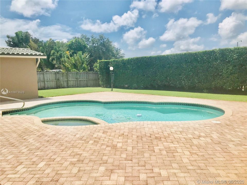 Recently Rented: $3,000 (3 beds, 2 baths, 1777 Square Feet)