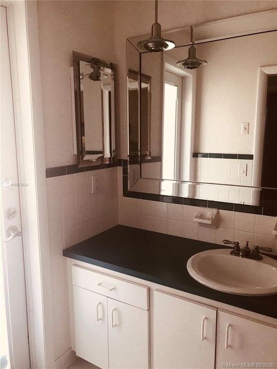 Recently Rented: $3,000 (3 beds, 2 baths, 1777 Square Feet)