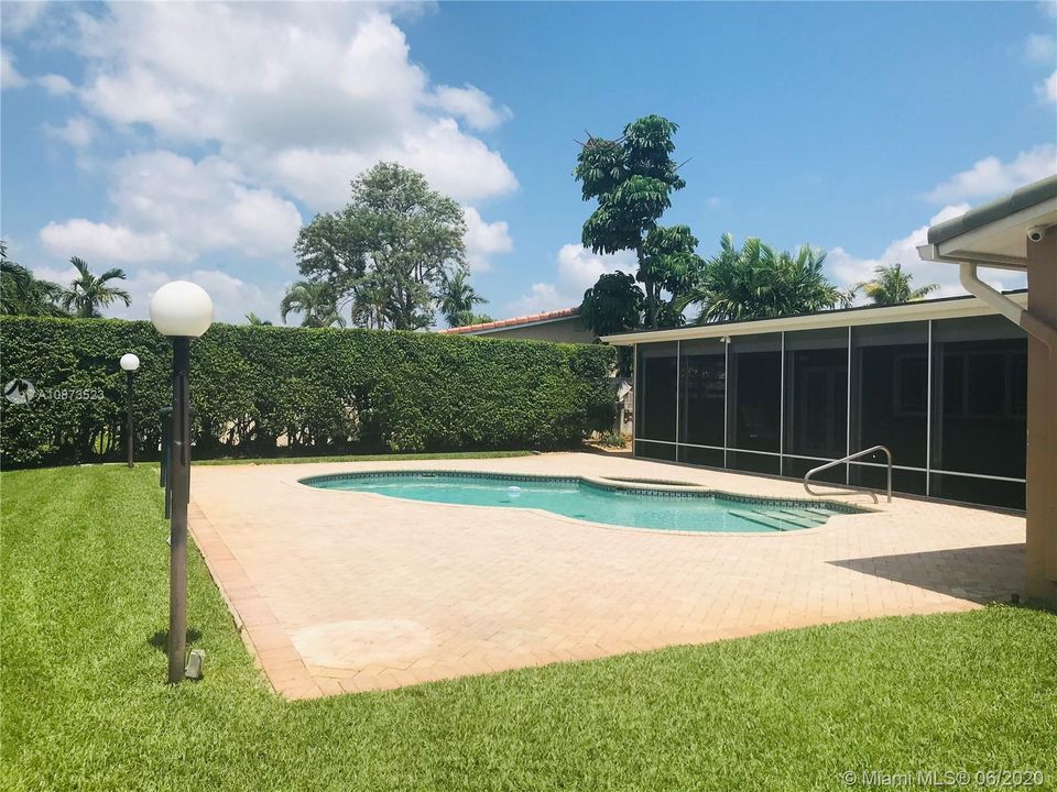 Recently Rented: $3,000 (3 beds, 2 baths, 1777 Square Feet)