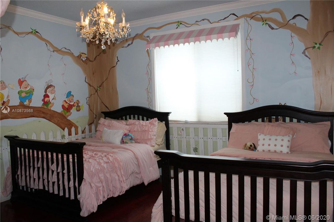 Recently Rented: $5,000 (6 beds, 4 baths, 4028 Square Feet)