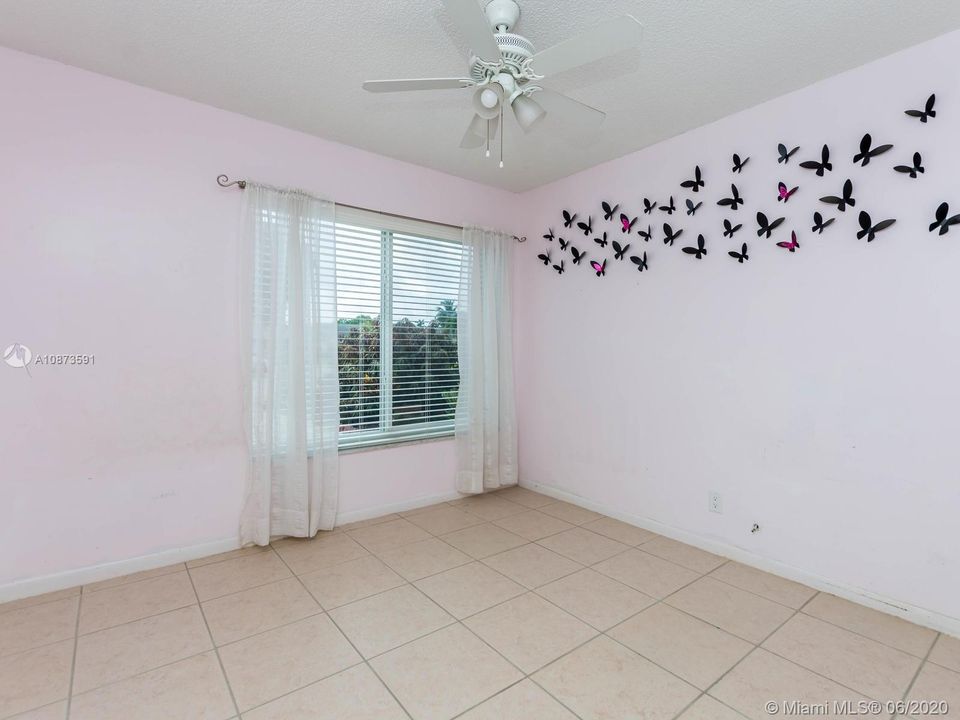 Vendido Recientemente: $349,999 (3 camas, 2 baños, 1153 Pies cuadrados)