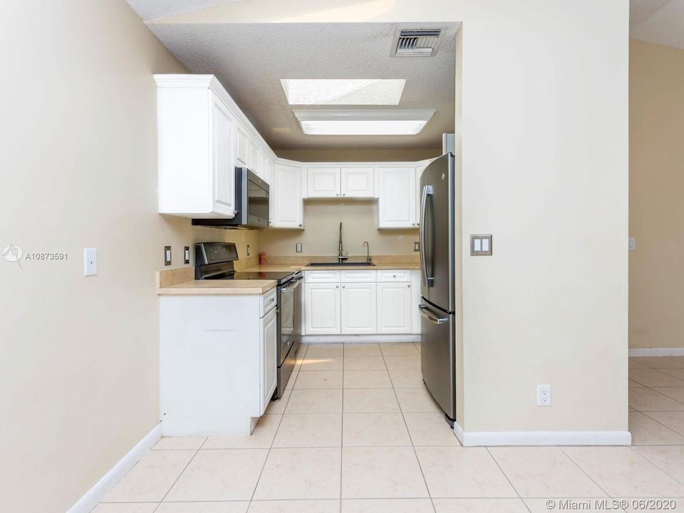 Vendido Recientemente: $349,999 (3 camas, 2 baños, 1153 Pies cuadrados)