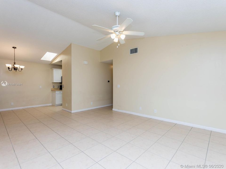Vendido Recientemente: $349,999 (3 camas, 2 baños, 1153 Pies cuadrados)