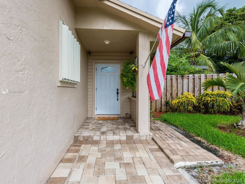 Vendido Recientemente: $349,999 (3 camas, 2 baños, 1153 Pies cuadrados)