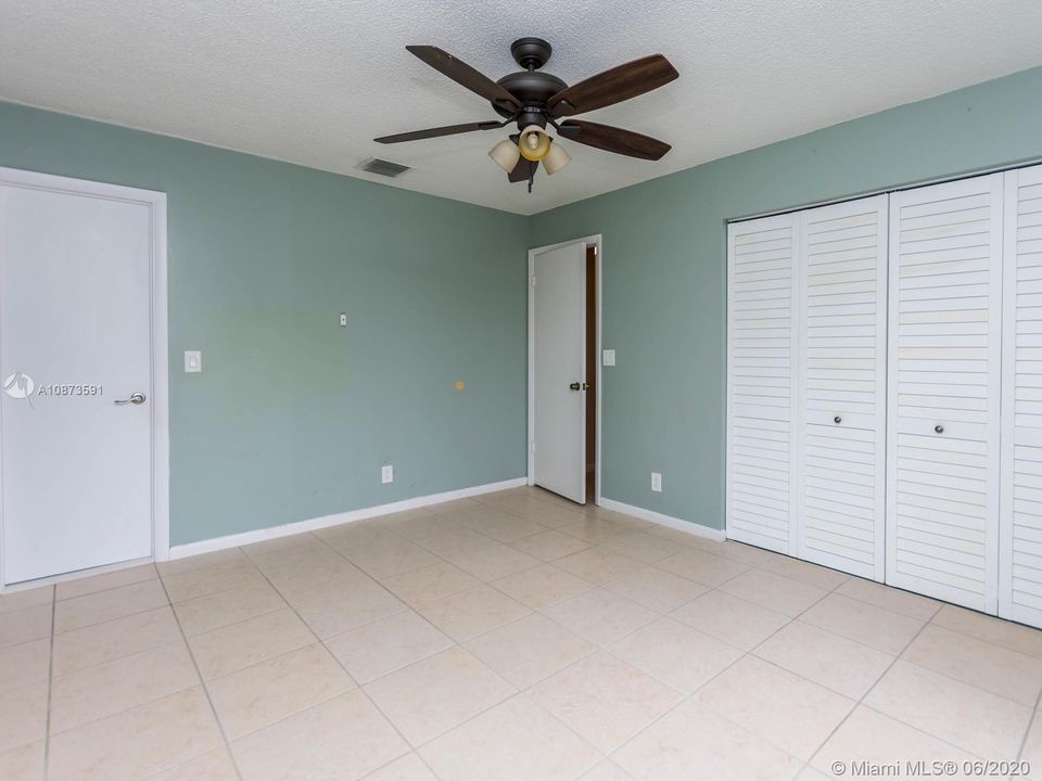 Vendido Recientemente: $349,999 (3 camas, 2 baños, 1153 Pies cuadrados)