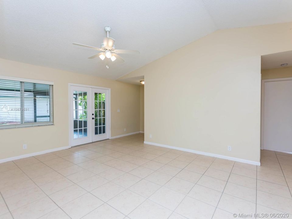 Vendido Recientemente: $349,999 (3 camas, 2 baños, 1153 Pies cuadrados)