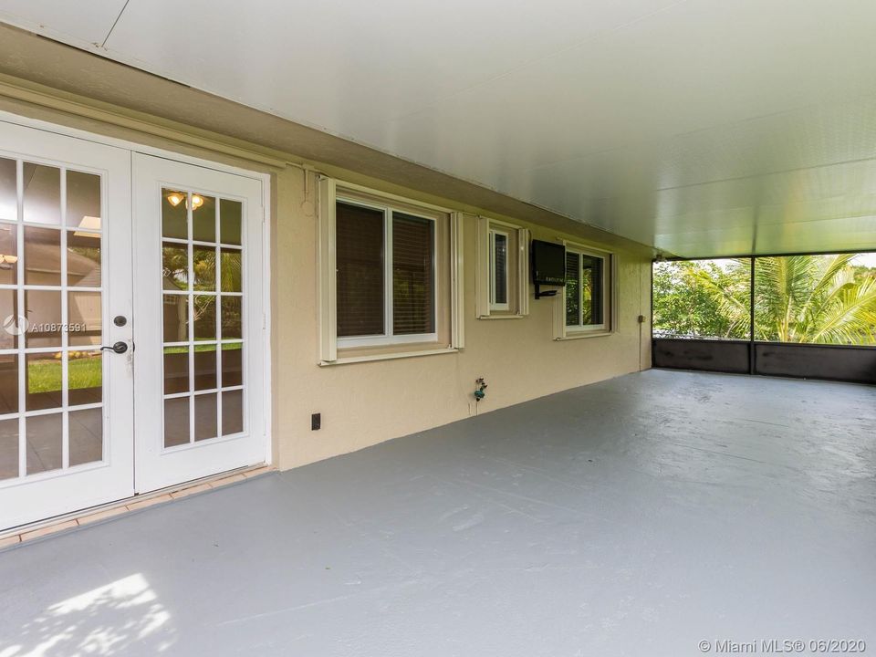 Vendido Recientemente: $349,999 (3 camas, 2 baños, 1153 Pies cuadrados)