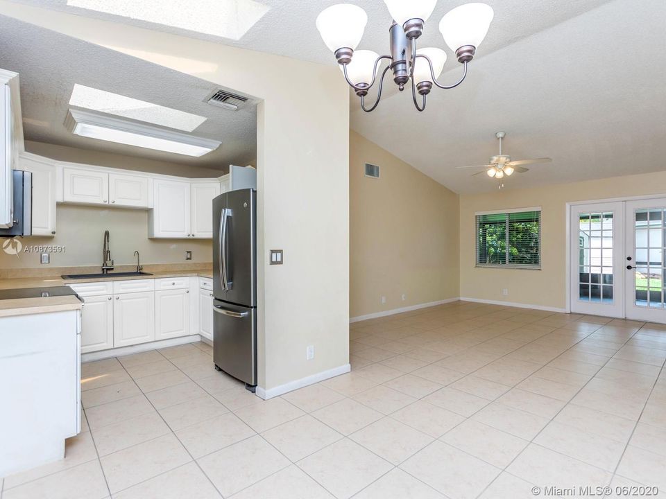 Vendido Recientemente: $349,999 (3 camas, 2 baños, 1153 Pies cuadrados)