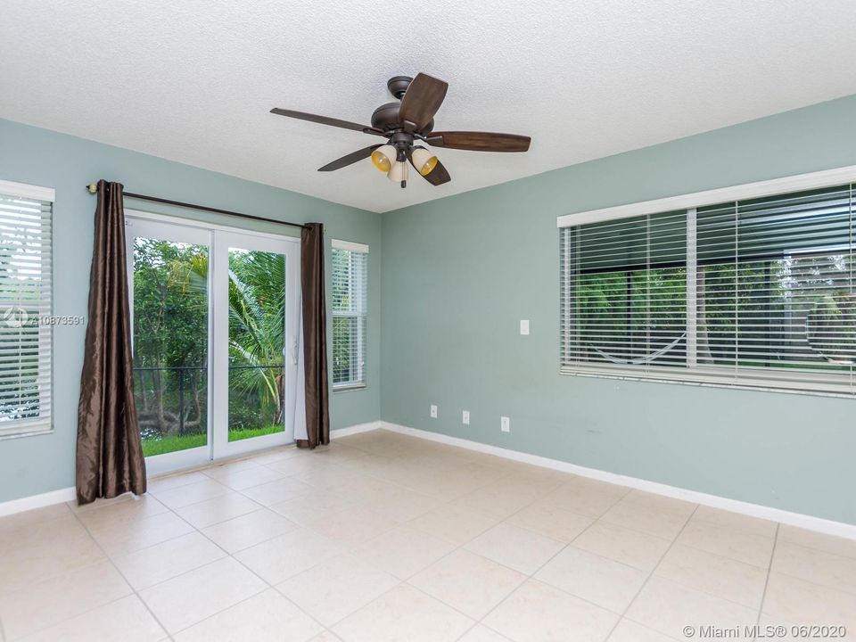 Vendido Recientemente: $349,999 (3 camas, 2 baños, 1153 Pies cuadrados)