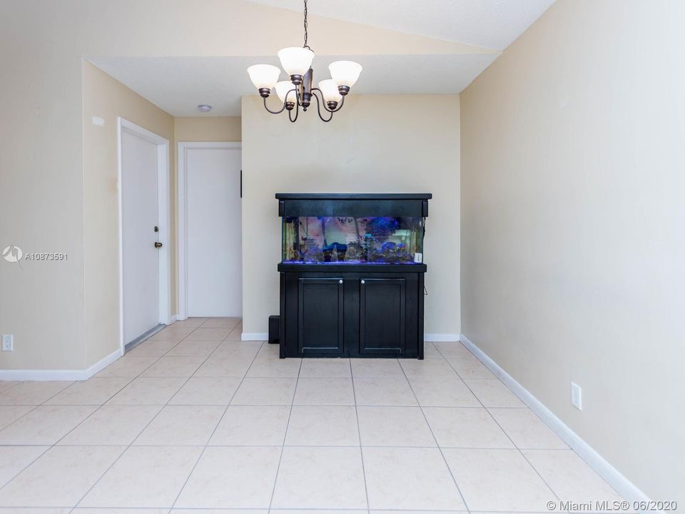 Vendido Recientemente: $349,999 (3 camas, 2 baños, 1153 Pies cuadrados)