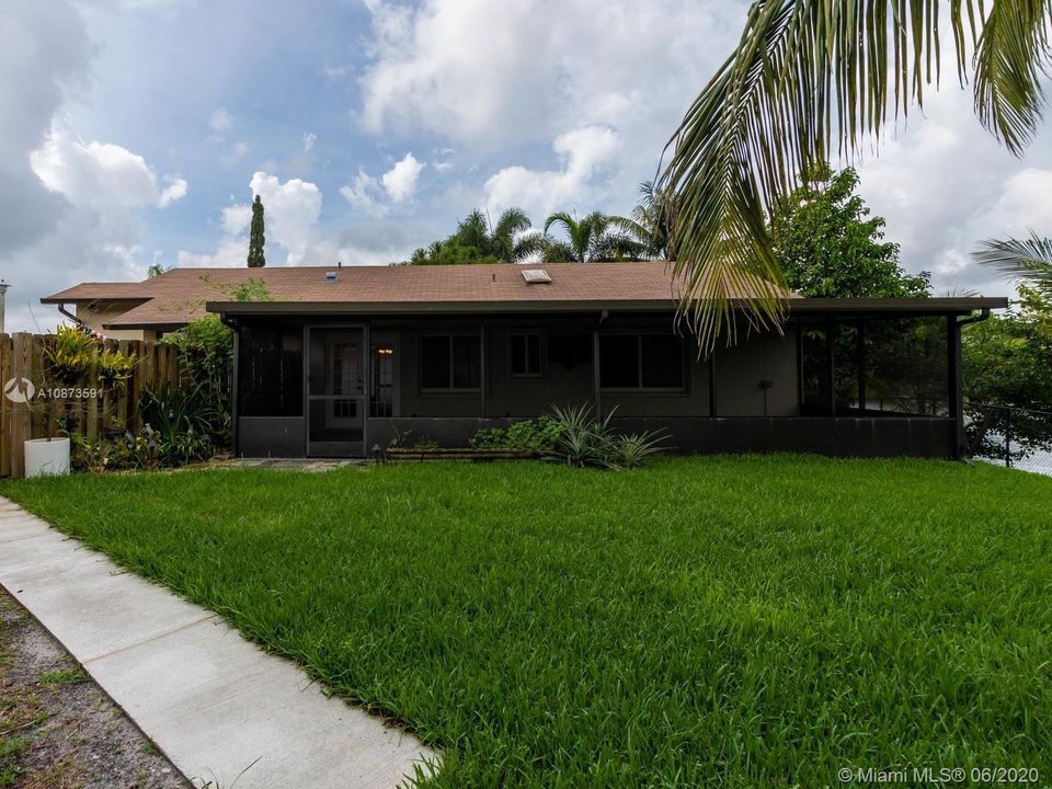 Vendido Recientemente: $349,999 (3 camas, 2 baños, 1153 Pies cuadrados)
