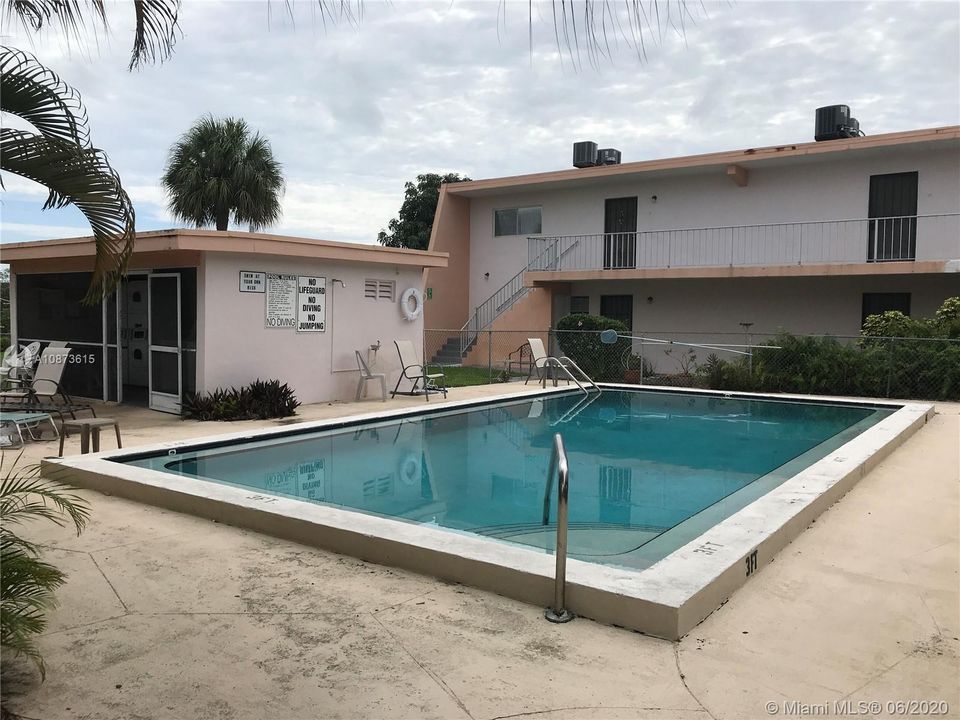 Recently Sold: $135,000 (1 beds, 1 baths, 656 Square Feet)