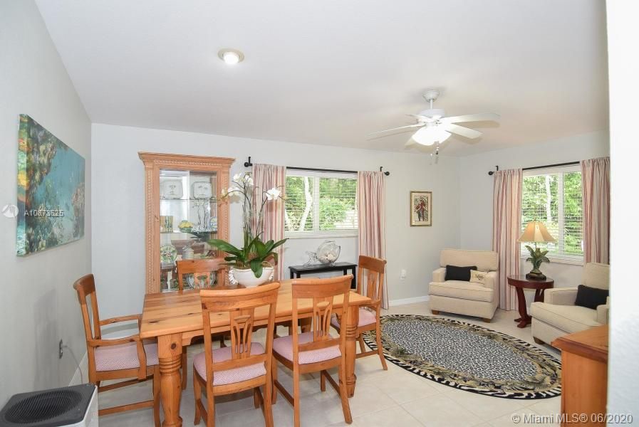 Недавно продано: $599,000 (3 спален, 3 ванн, 1870 Квадратных фут)
