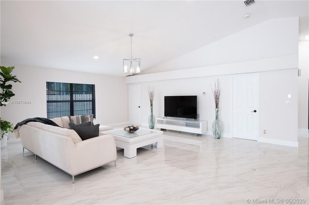 Recently Rented: $5,000 (5 beds, 3 baths, 3194 Square Feet)